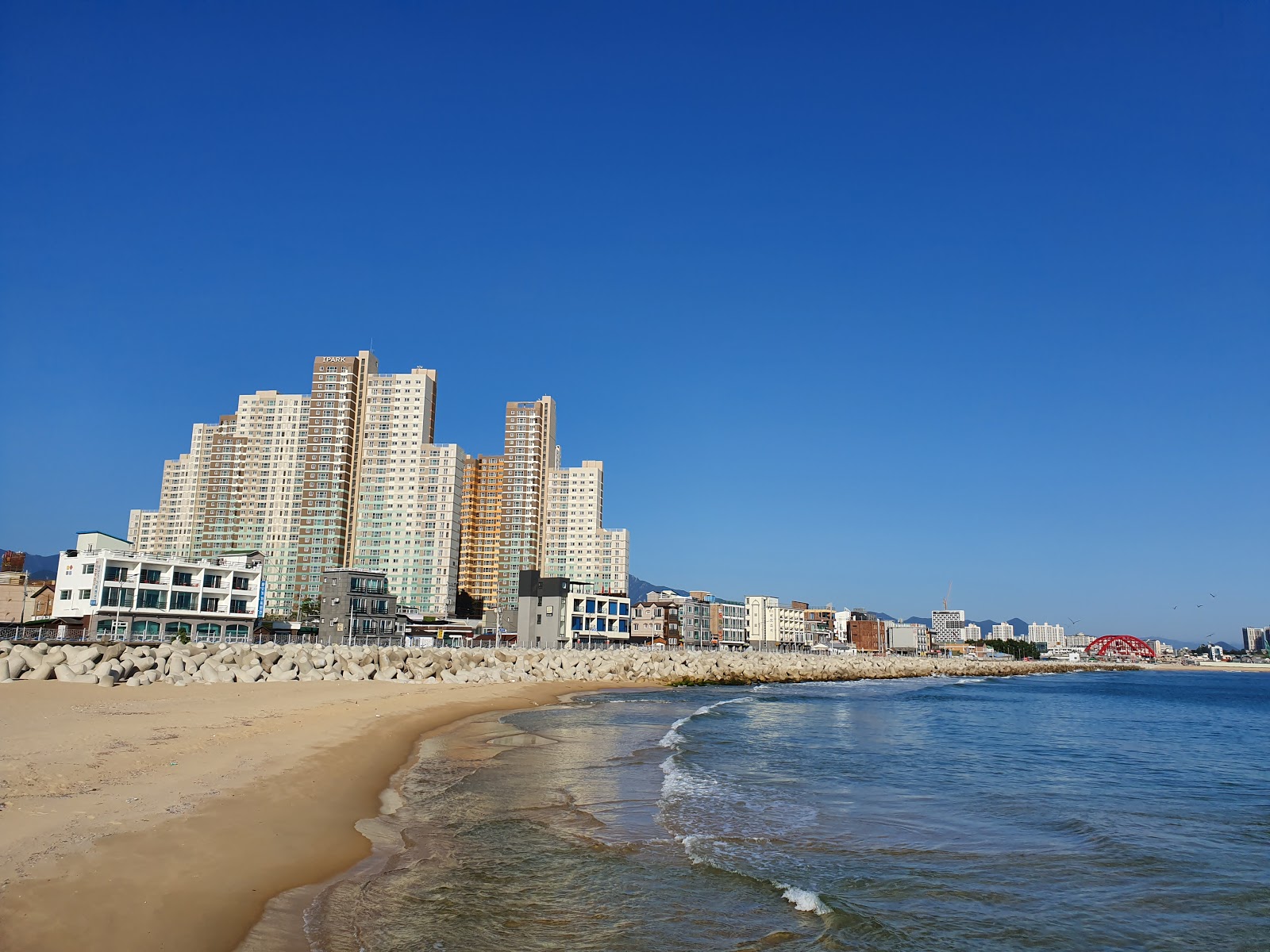 Photo of Sokcho Beach and the settlement