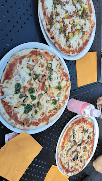 Plats et boissons du Pizzeria Sixtynine Pizza - La Bocca à Cannes - n°8