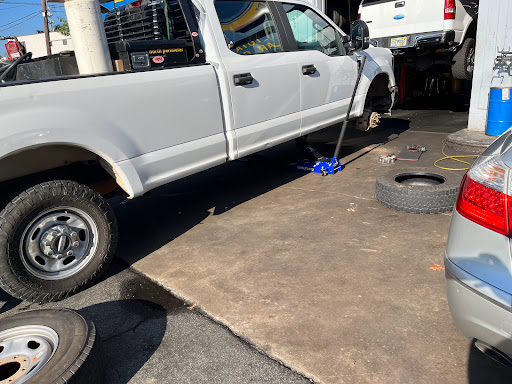 Auto Repair Shop «McCullough NAPA Auto Care», reviews and photos, 5810 Roswell Rd NE, Sandy Springs, GA 30328, USA