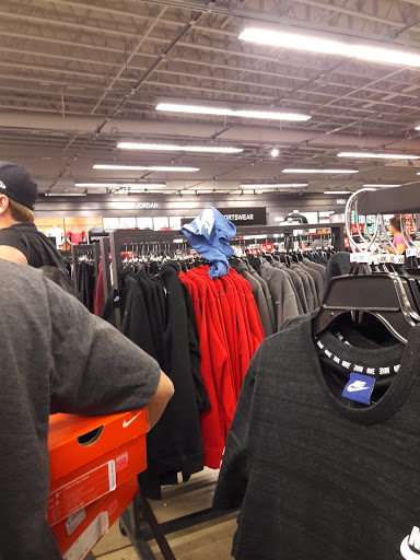 Clothing Store «Nike Factory Store», reviews and photos, 990 Camarillo Center Dr #1030, Camarillo, CA 93010, USA