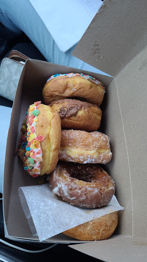 Bakery «Beach Donut Shop», reviews and photos, 344 E Main St, Clinton, CT 06413, USA