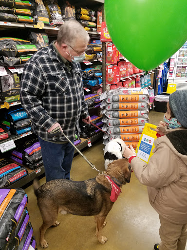 Pet Supply Store «Pet Supplies Plus», reviews and photos, 209 Towne Dr, Elizabethtown, KY 42701, USA