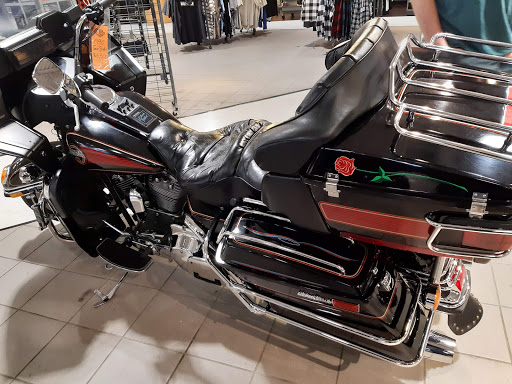 Harley-Davidson Dealer «Warren Harley-Davidson», reviews and photos, 2102 Elm Rd, Cortland, OH 44410, USA