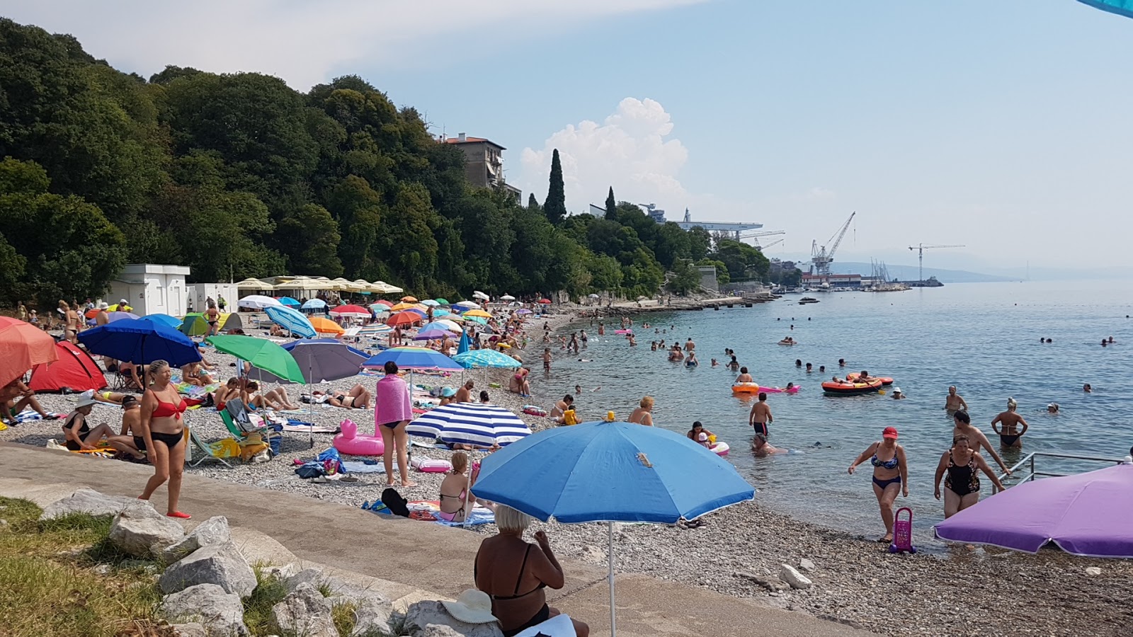 Kantrida beach'in fotoğrafı - tatil için iyi evcil hayvan dostu nokta