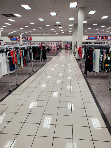 Clothing Store «Burlington Coat Factory», reviews and photos, 6120 Northwest Hwy, Crystal Lake, IL 60014, USA