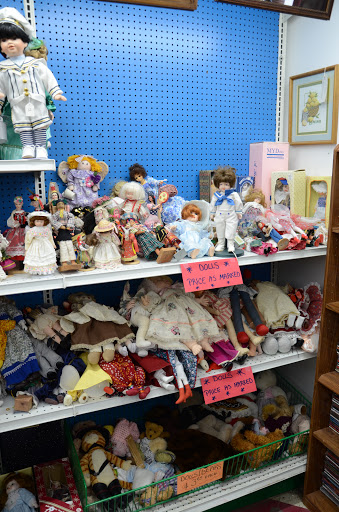 Thrift Store «Thrift & Dollar Inc», reviews and photos, 950 N Lake St, Aurora, IL 60506, USA