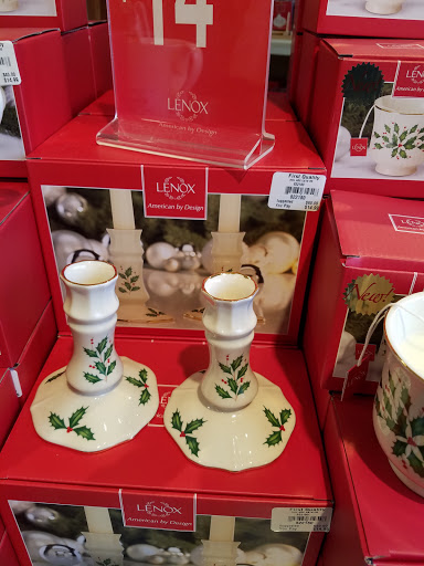 Shopping Mall «Queenstown Premium Outlets», reviews and photos, 441 Outlet Center Dr, Queenstown, MD 21658, USA