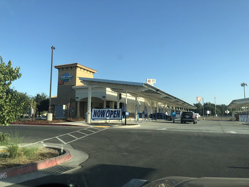 Surf Thru Express Car Wash en Selma