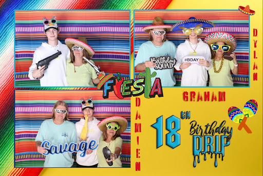 Frankies Selfie Station-A Photo Booth Company image 3