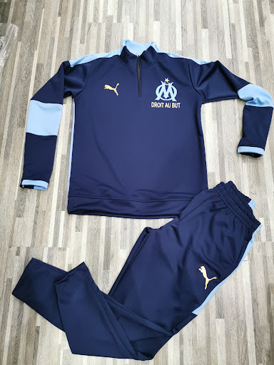 الاستاد الرياضي ملابس رياضية 