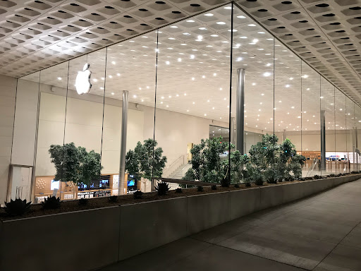 Computer Store «Apple Biltmore», reviews and photos, 2502 E Camelback Rd, Phoenix, AZ 85016, USA