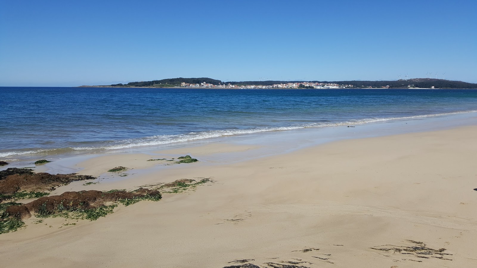Praia Barreira'in fotoğrafı uçurumlarla desteklenmiş