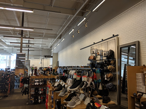 Shoe Store «DSW Designer Shoe Warehouse», reviews and photos, 43 Middlesex Turnpike, Burlington, MA 01803, USA