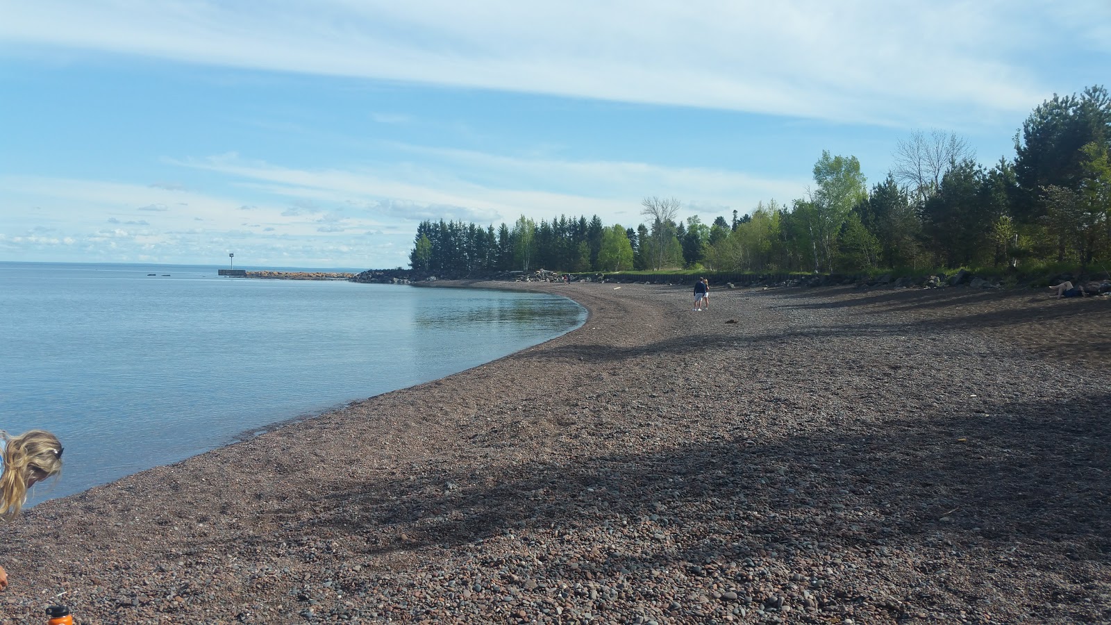 Knife River Marina Beach'in fotoğrafı - rahatlamayı sevenler arasında popüler bir yer