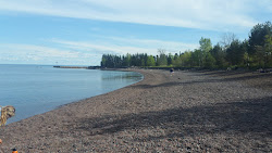 Knife River Marina Beach'in fotoğrafı - rahatlamayı sevenler arasında popüler bir yer