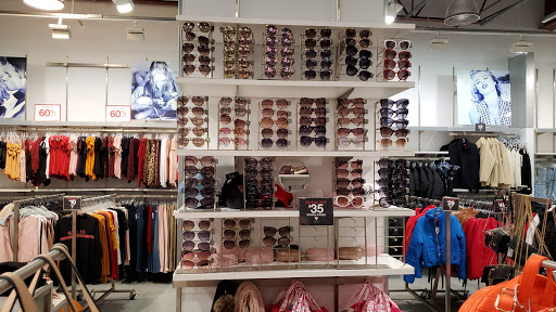 Clothing Store «GUESS Factory», reviews and photos, 11775 NE Executive Dr i040, Edinburgh, IN 46124, USA