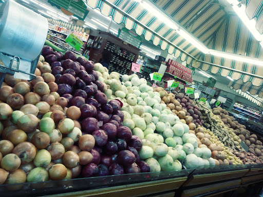 Grocery Store «Supreme Shop n Bag», reviews and photos, 4301 Walnut St, Philadelphia, PA 19104, USA