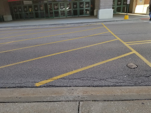 Movie Theater «AMC Showplace Village Crossing 18», reviews and photos, 7000 Carpenter Rd, Skokie, IL 60077, USA