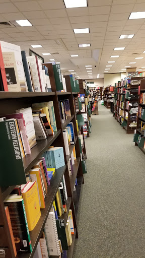 Book Store «Barnes & Noble», reviews and photos, 200 S Gary Ave, Bloomingdale, IL 60108, USA