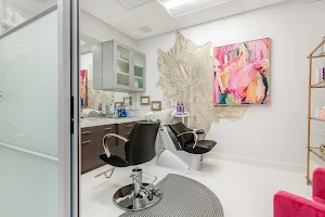 A Suite Salon image