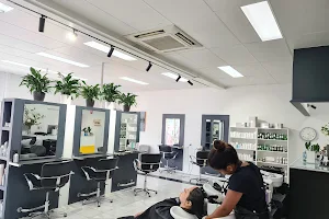 Luminous Hair Salon image
