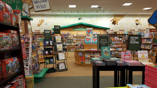 Book Store «Barnes & Noble», reviews and photos, 3050 Beeline Rd, Holland, MI 49424, USA