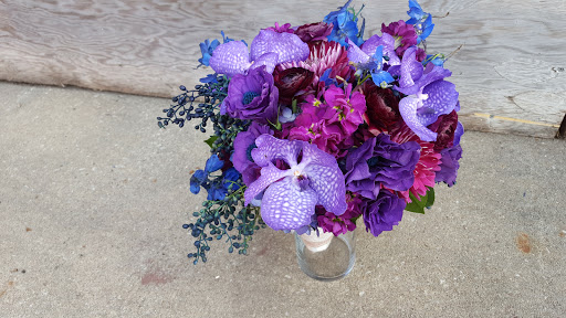 Florist «Sidelines Custom Floral Designs, Inc», reviews and photos, 511 E 135th St, Kansas City, MO 64145, USA