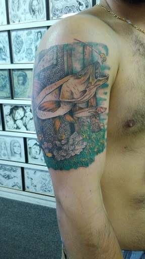 Tattoo Shop «Aces & Eights Tattoo Shop», reviews and photos, 6846 Park Blvd N, Pinellas Park, FL 33781, USA