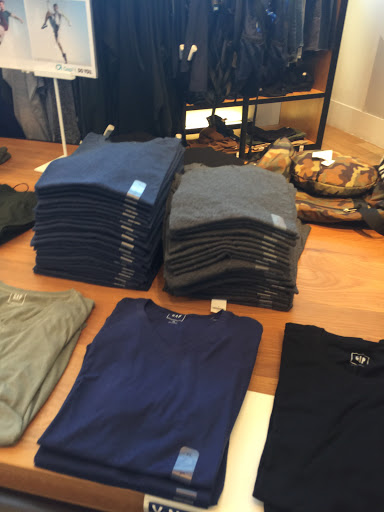 Clothing Store «Gap», reviews and photos, 673 Collins Ave, Miami Beach, FL 33139, USA