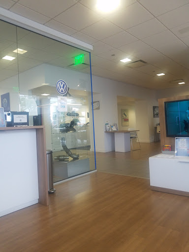 Volkswagen Dealer «Pugi Volkswagen», reviews and photos, 2020 Ogden Ave, Downers Grove, IL 60515, USA