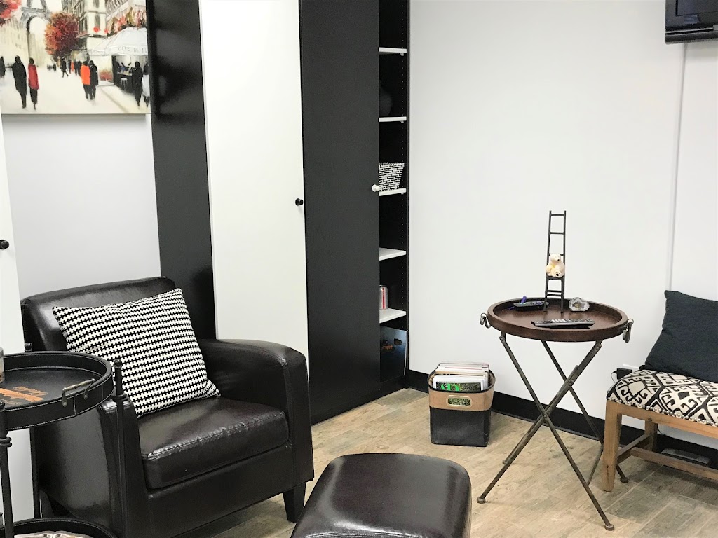 Buzzz Beauty Salon 60559