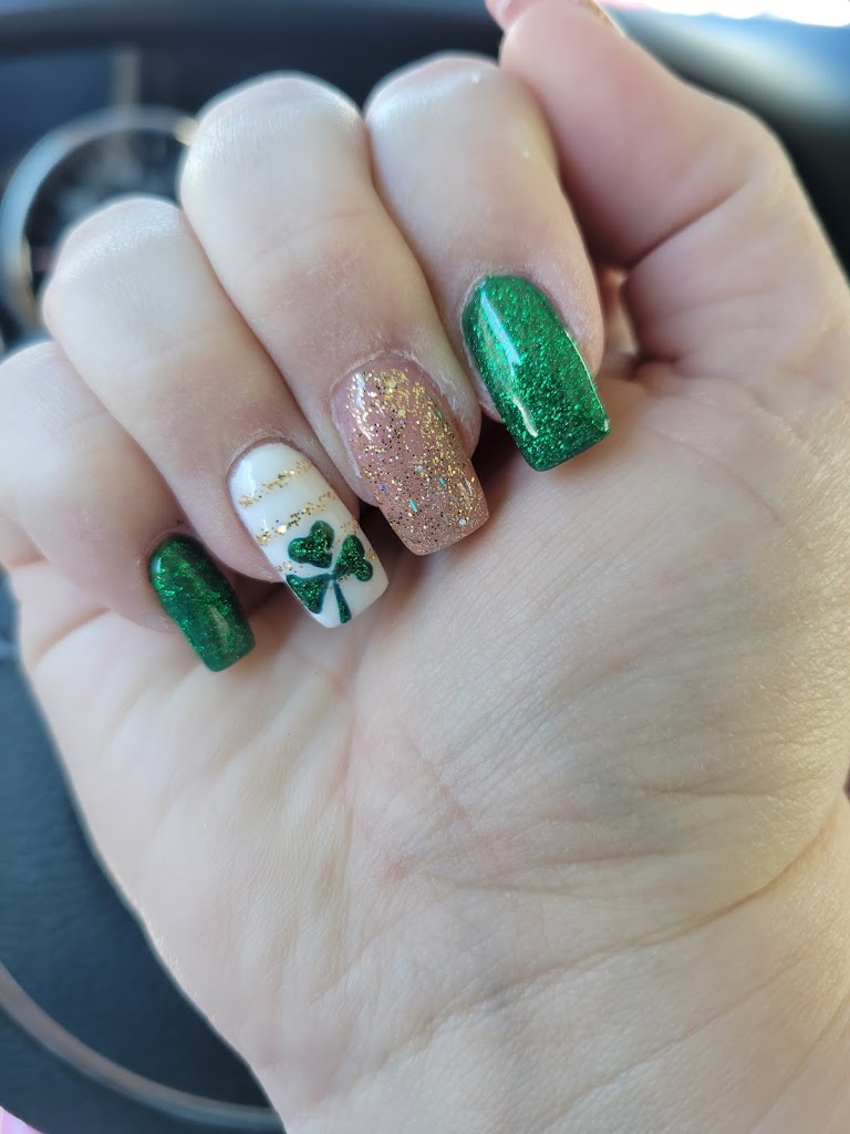 Nail Center Salon 17057
