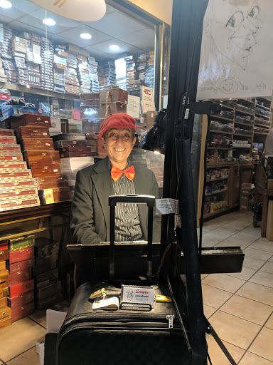Cigar Shop «SMOKE SHOP - Cigars Pipes and Pens», reviews and photos, 130 SE 3rd Ave, Miami, FL 33131, USA