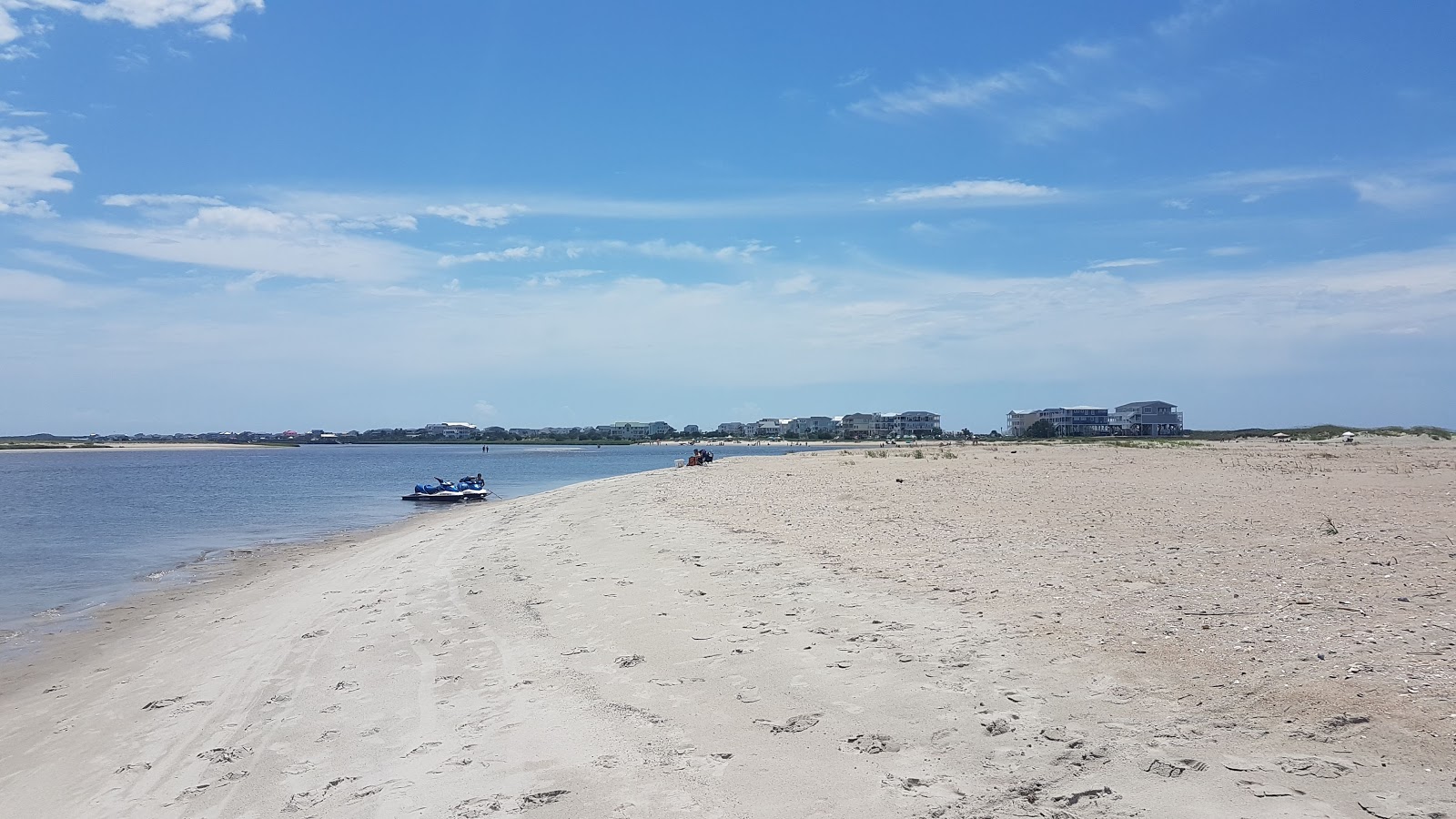 Φωτογραφία του The Point beach με ψιλή άμμος και βότσαλο επιφάνεια