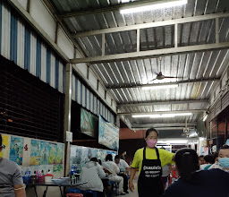ก๋วยเตี๋ยวไก่ต้มยำดอนเจดีย์ photo