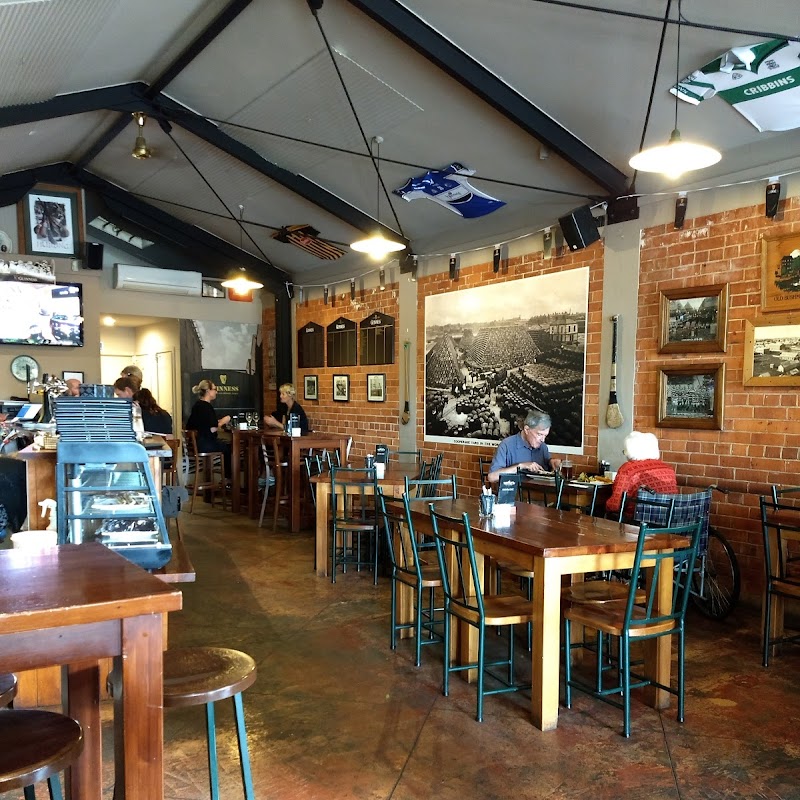 Kelly's Cafe & Bar
