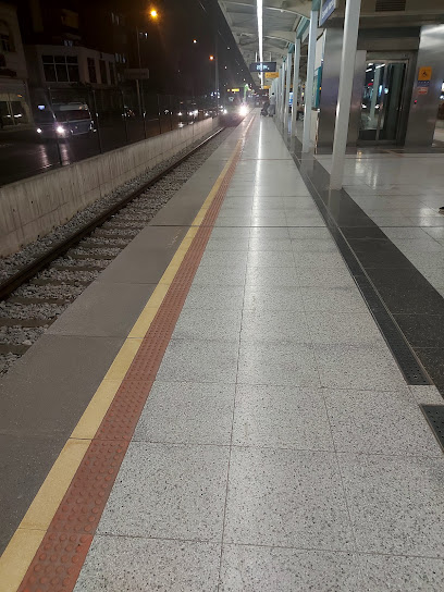 Hacivat / Esenevler Metro İstasyonu