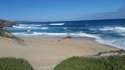 Zdjęcie Honeycombs Beach z powierzchnią turkusowa czysta woda
