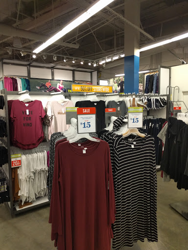Clothing Store «Old Navy», reviews and photos, 634 Spectrum Center Dr, Irvine, CA 92618, USA