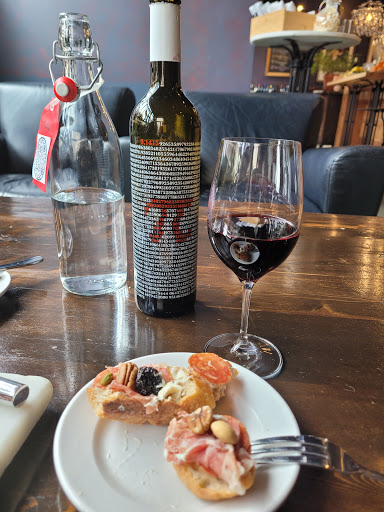 Liquor Store «Lush Wine & Spirits», reviews and photos, 1412 W Chicago Ave, Chicago, IL 60642, USA