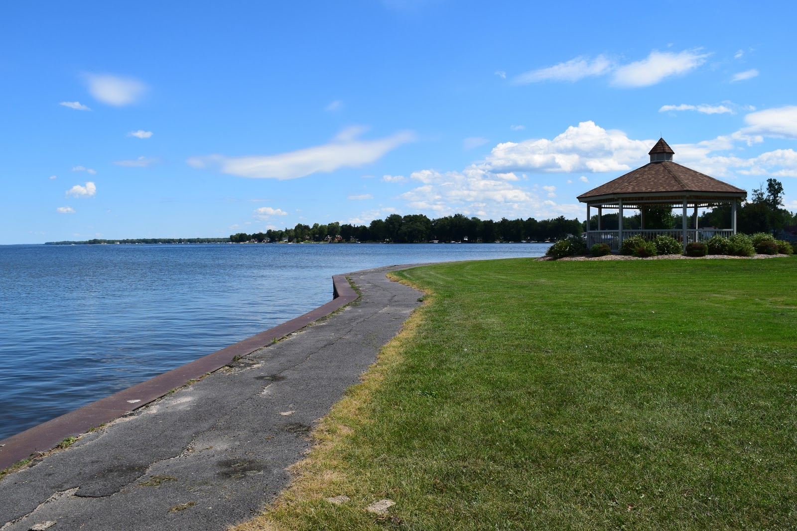 Lakeshore beach photo #7