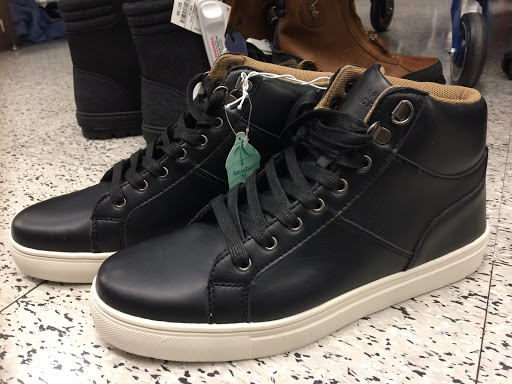 Clothing Store «Ross Dress for Less», reviews and photos, 820 E Alosta Ave, Azusa, CA 91702, USA