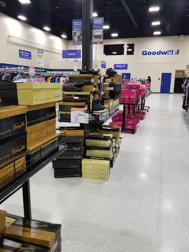 Thrift Store «Goodwill Retail & Donation Center», reviews and photos