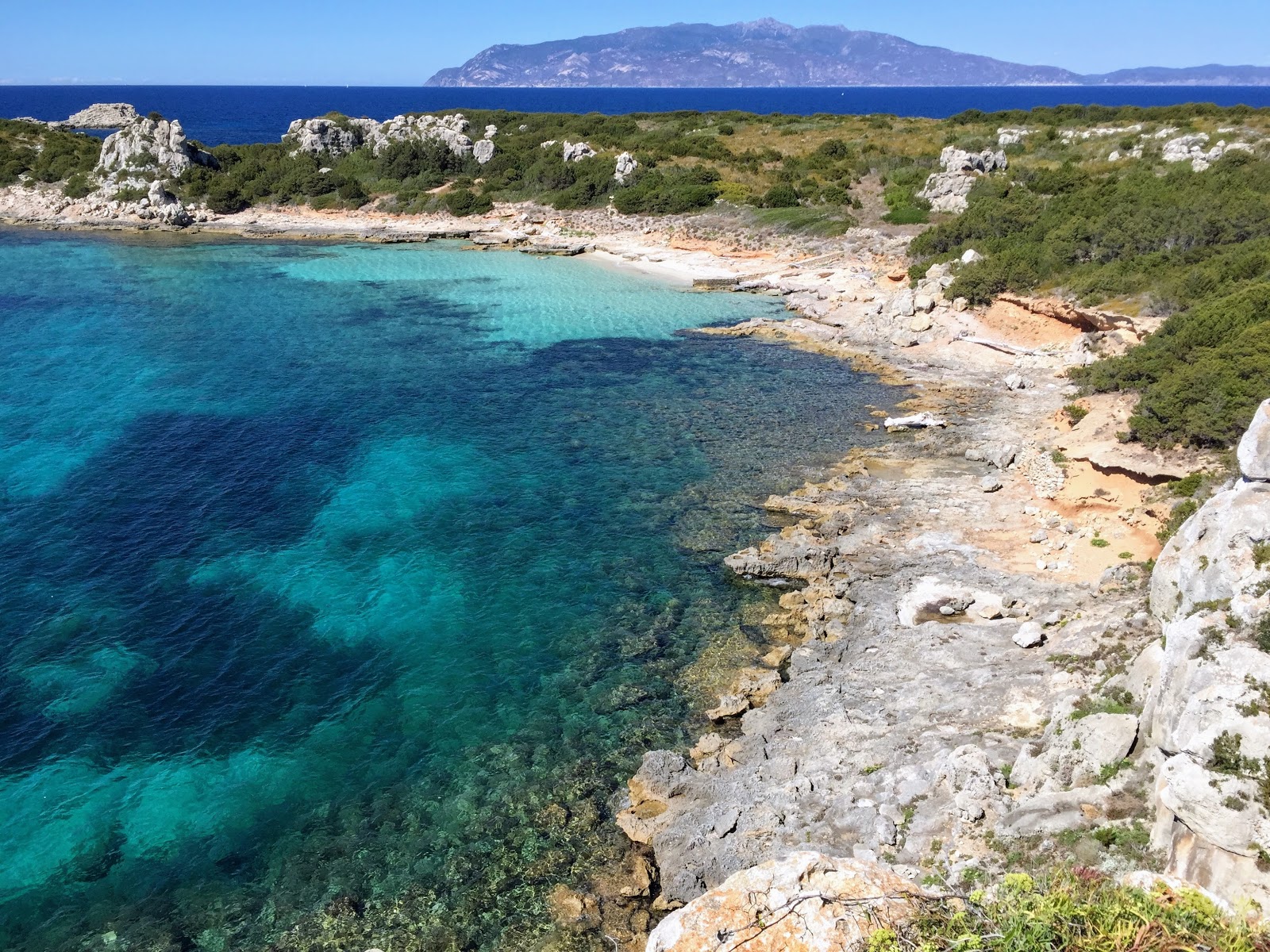 Foto von Spiaggia di Porto Romano mit kleine bucht