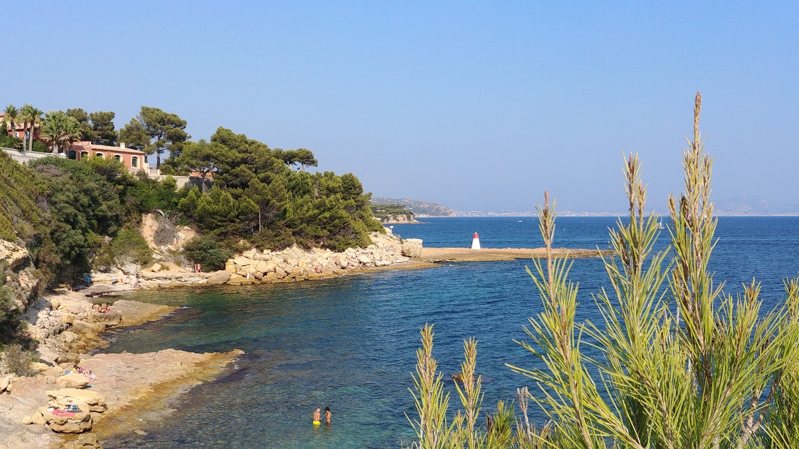 Foto von Fernandel beach mit viele kleine buchten