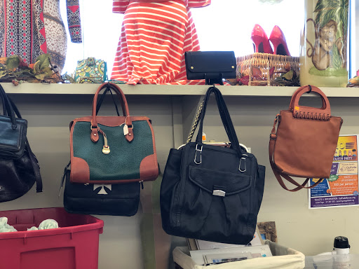 Thrift Store «Gulfside Hospice Thrift Shoppe», reviews and photos, 36524 FL-54, Zephyrhills, FL 33542, USA