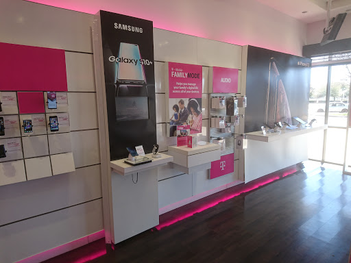 Cell Phone Store «T-Mobile», reviews and photos, 2645 Arapaho Rd #137, Garland, TX 75044, USA