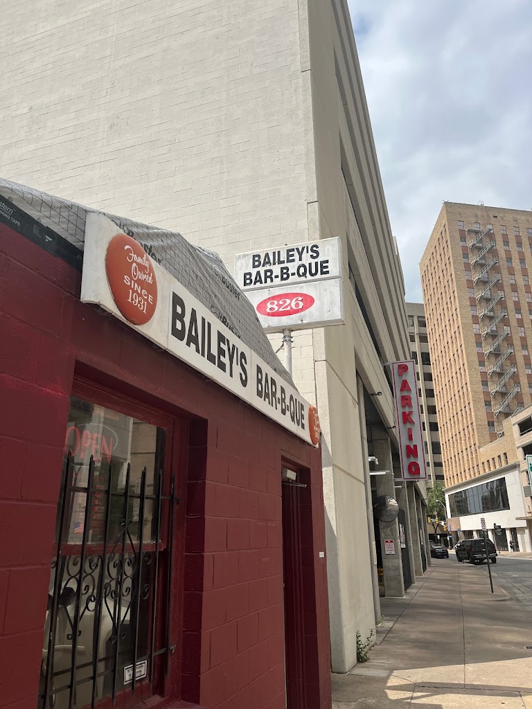 Bailey's BBQ 76102