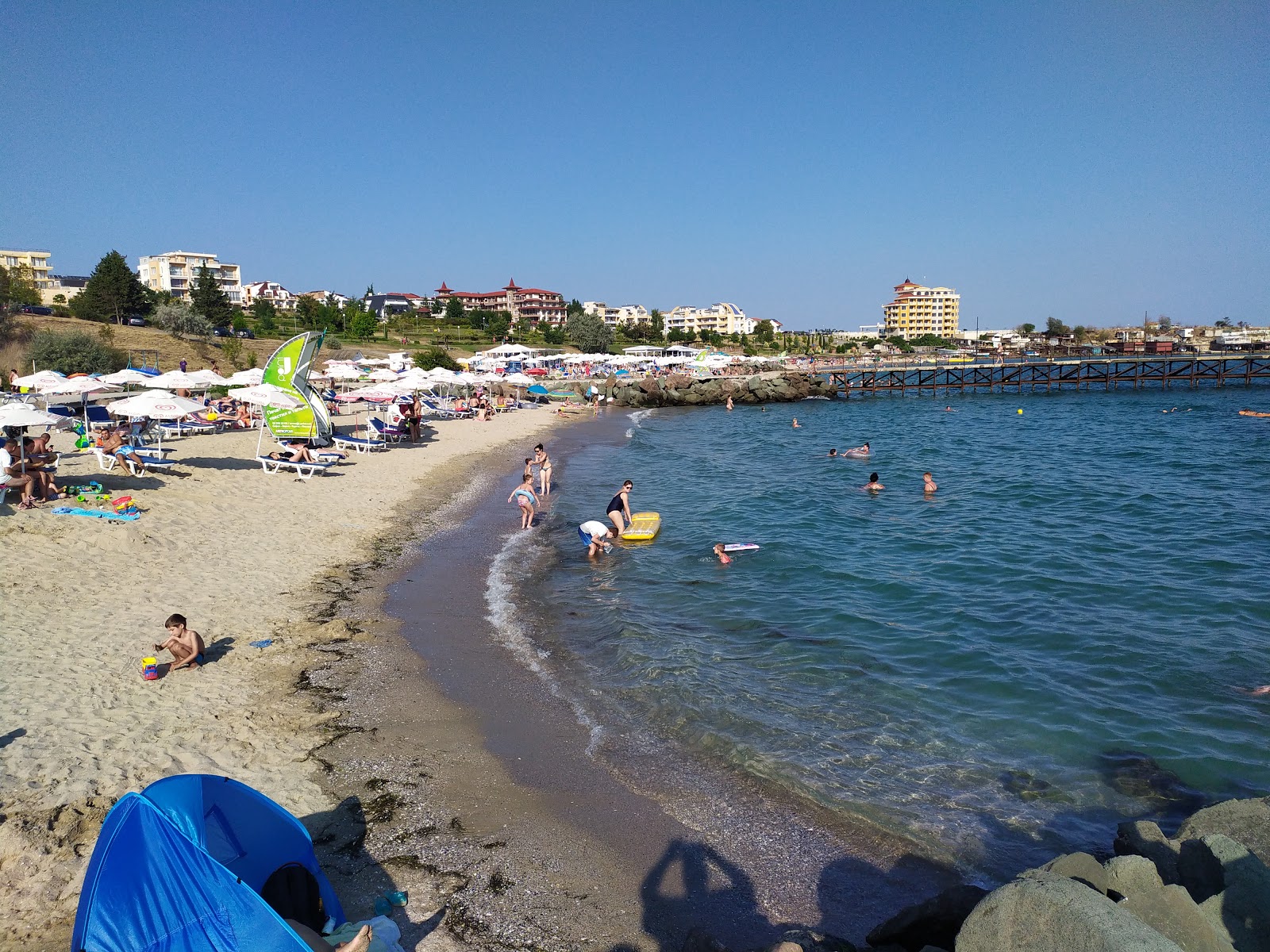 Φωτογραφία του Ravda beach South με άσπρη άμμος επιφάνεια