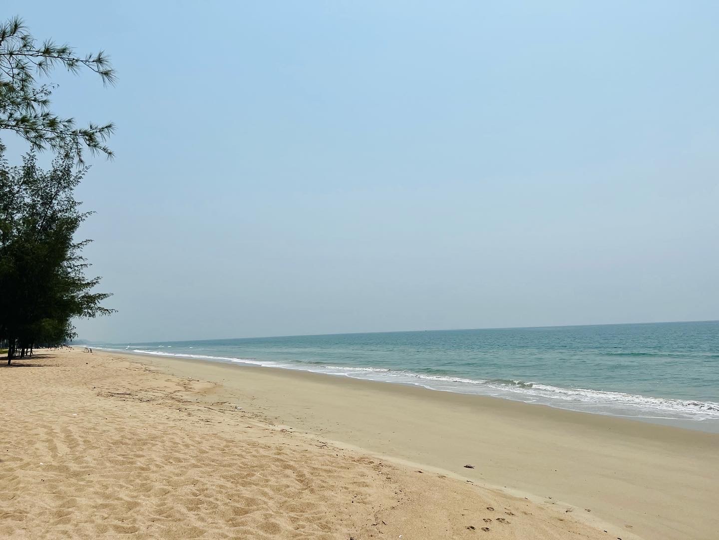 Fotografija Saeng Arun Beach z turkizna čista voda površino